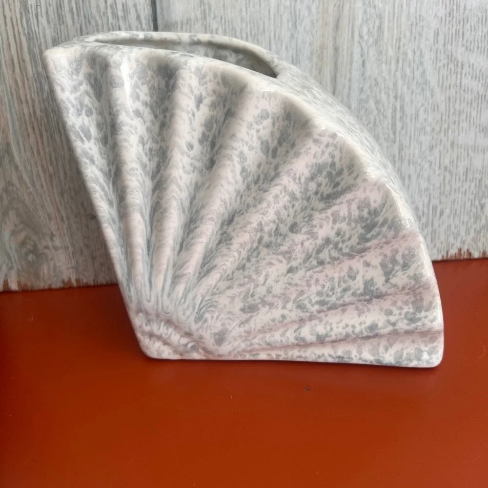 Vintage Ceramic Fan Vase Art Deco‎ Style Gray White Sponge Glaze Pleated 6 Inch